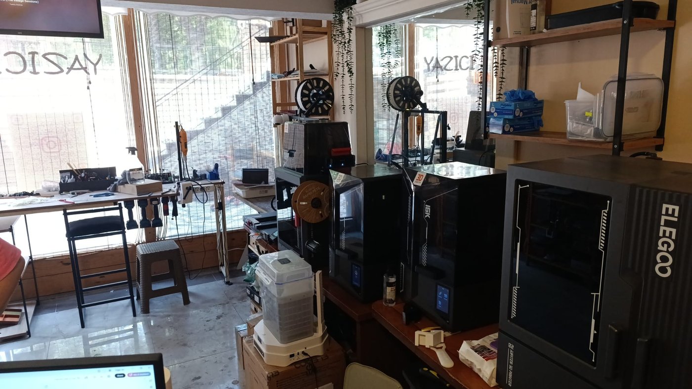3D Yazıcı LTD atölyesindeki FDM ve SLA yazıcı parkı